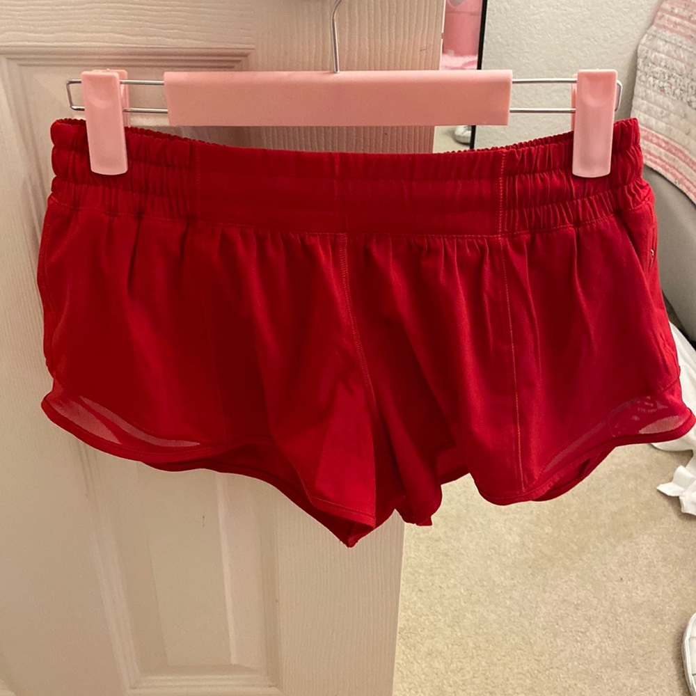 Lululemon Red Hotty Hots 2.5” Size 6! Brand new, never worn!